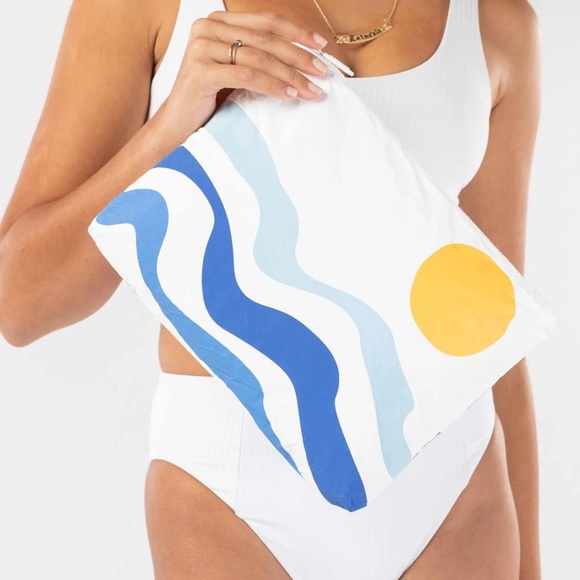 Aloha Collection Mid Pouch - Picture 7 of 9